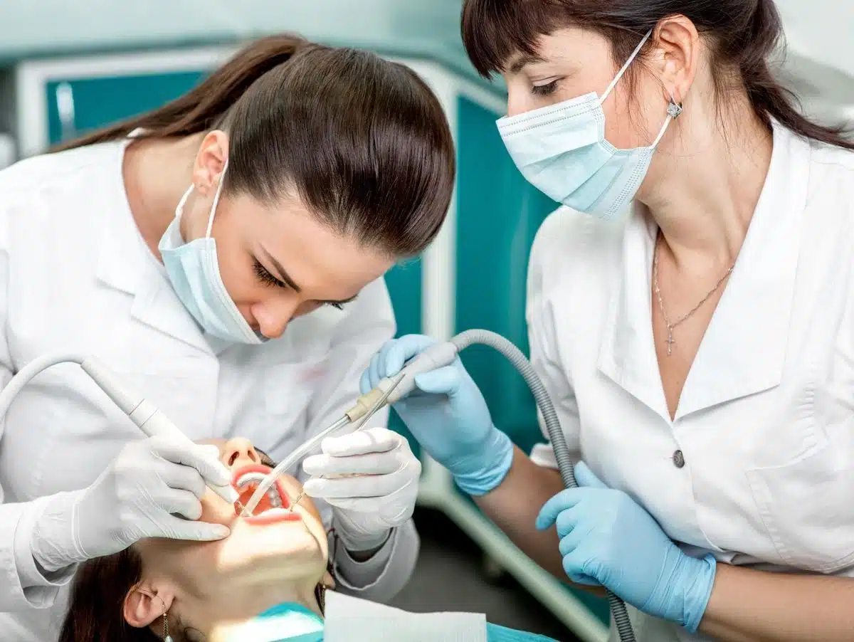 Les soins dentaires comment prévenir les caries et les problèmes dentaires