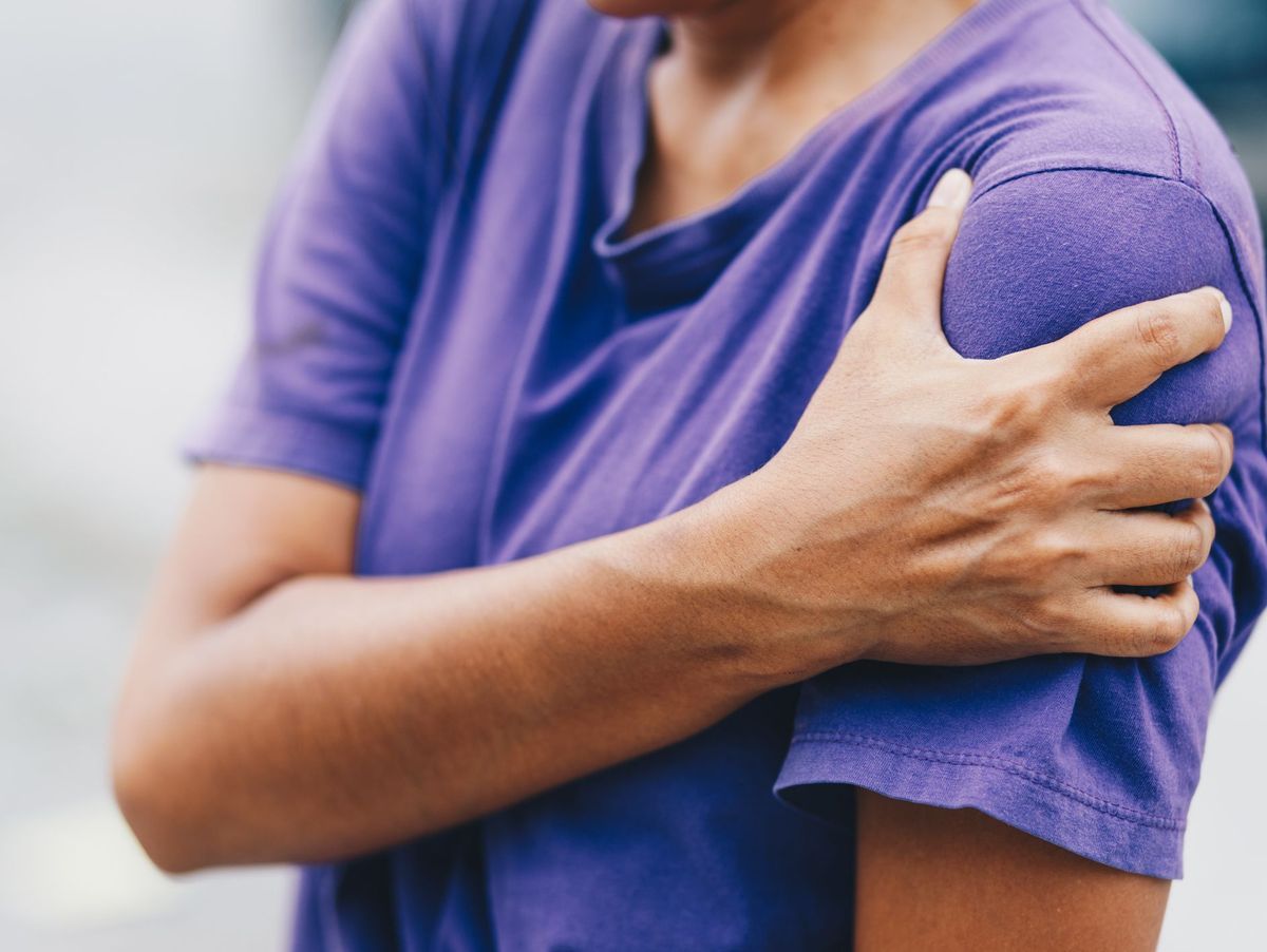 Comment le stress physique peut provoquer une douleur au bras gauche